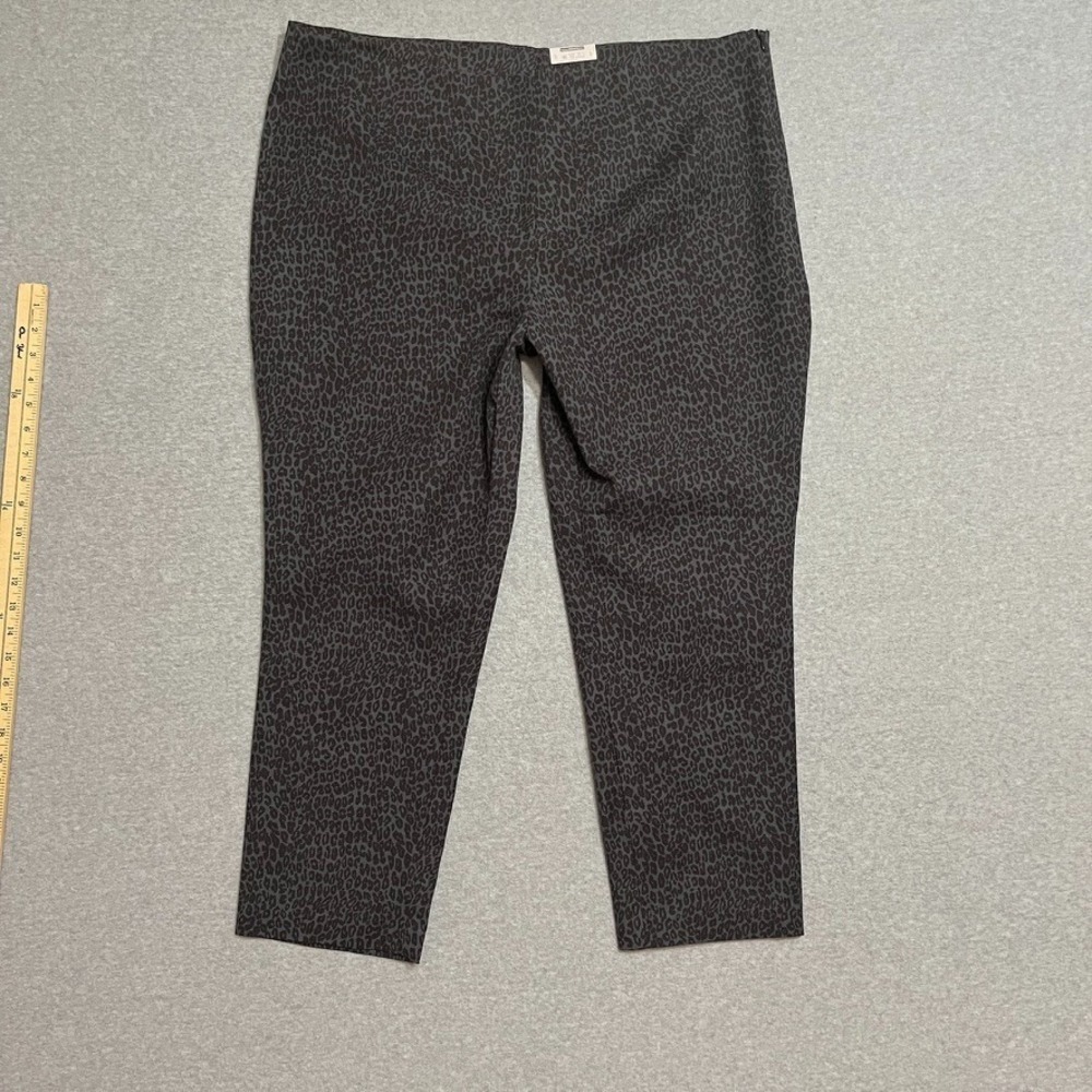 Time and Tru Pants Womens 20 Gray Skinny Stretch Cropped Animal Print Modern New - Picture 2 of 9
